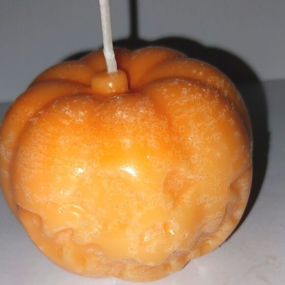 Hand crafted Pumpkin candle - Picture 4 of 4